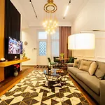 Matei Corvin Deluxe Apartment
