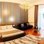 Matei Corvin Deluxe Apartment