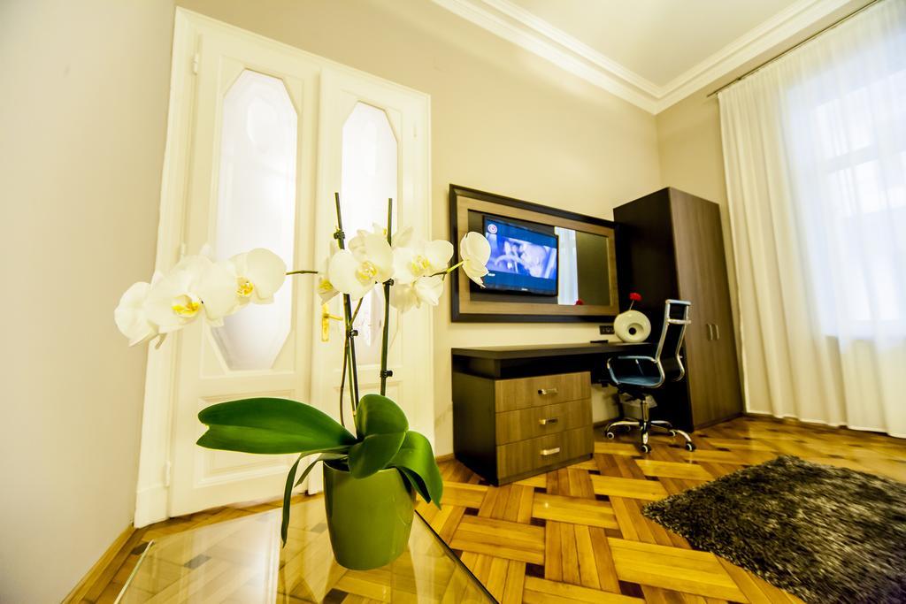 Matei Corvin Deluxe Apartment