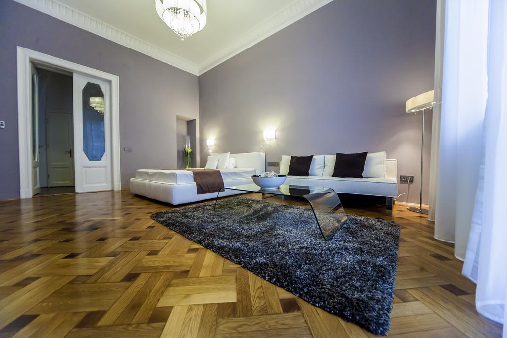 Matei Corvin Deluxe Apartment *